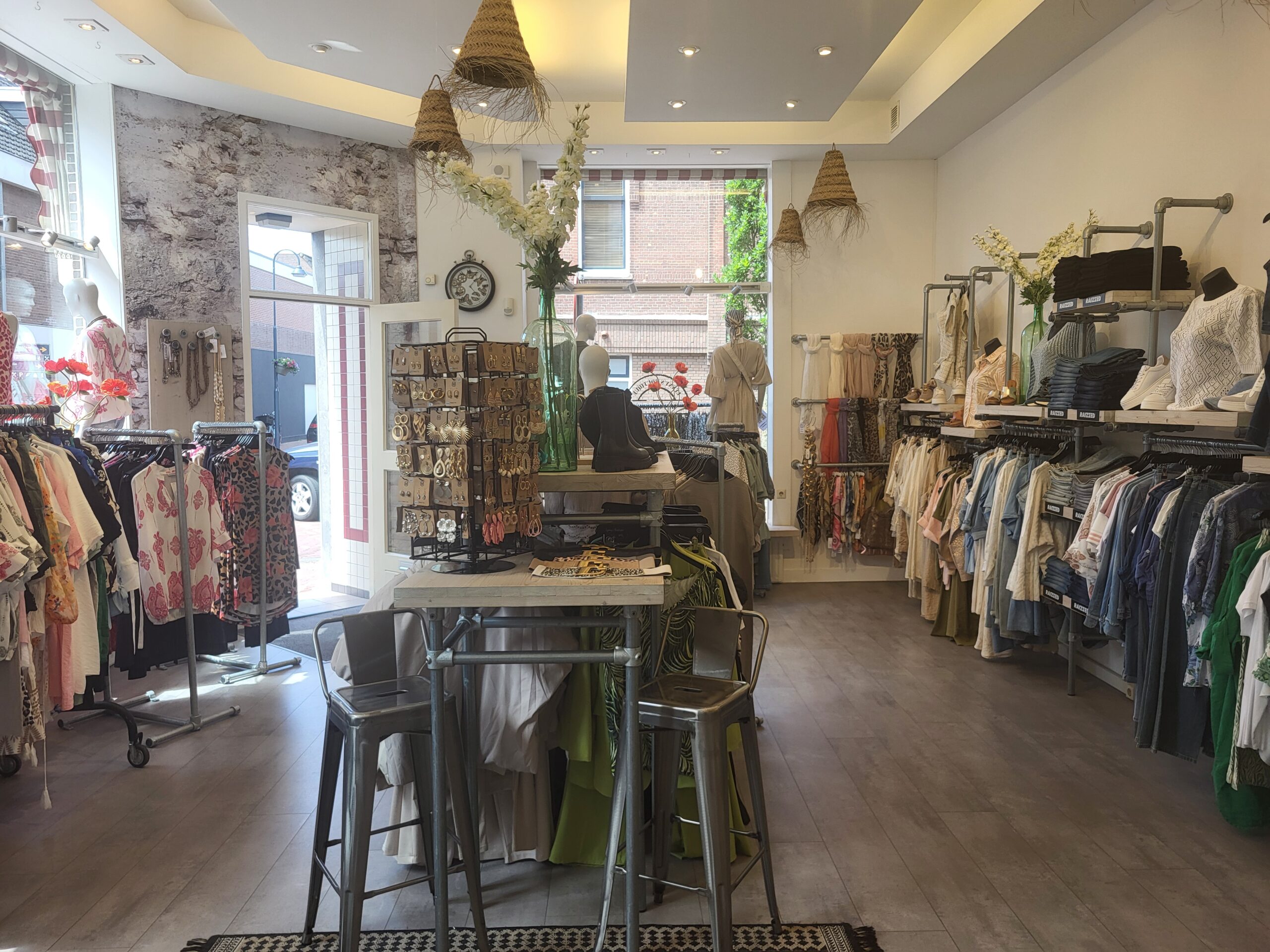 Bekijk hier de inrichting van kledingwinkel Lynny's boutique in Bodegraven